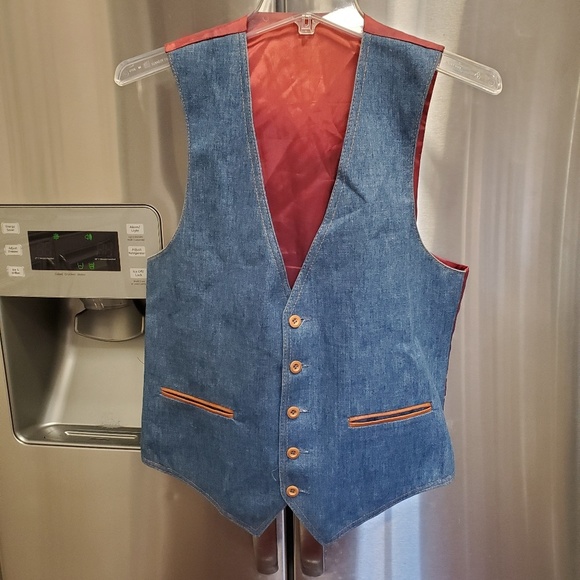 Vest - Picture 1 of 2
